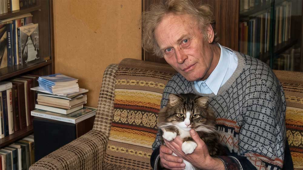 Писатель Александр Иванович Гусев. Цифровая художественная реконструкция облика писателя выполнена на основе прижизненного фотопортрета из краеведческих фондов Централизованной библиотечной системы города Пскова. Компьютерная обработка, композиция и реставрация — А. В. Камянчук.